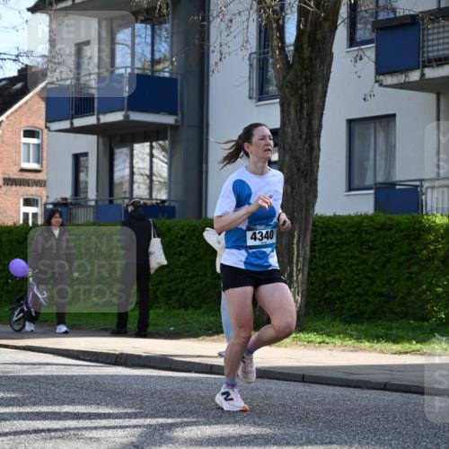 12.04.2026 - 45. Internationalen Wilhelmsburger Insellauf J. Mangold http://msf.ph/oto/9456510 12.04.2026 10:30:23 Ziel 5052, 4275, 4748, 4749, 3081, 3958, 4340, 2317, 5841, 5236, 4713, 2323, 4787, 3095, 3016, 2831, 5811, 2325 meine-sportfotos.de