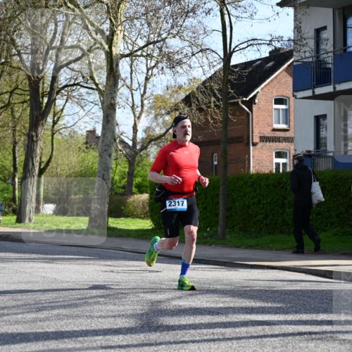 12.04.2026 - 45. Internationalen Wilhelmsburger Insellauf J. Mangold http://msf.ph/oto/9456516 12.04.2026 10:30:25 Ziel 4748, 4749, 3081, 3958, 4340, 2317, 5841, 5236, 4713, 2323, 4787, 3095, 3016, 2831, 5811, 2325, 5661 meine-sportfotos.de