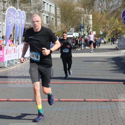 12.04.2026 - 45. Internationalen Wilhelmsburger Insellauf Strokosch-Dieckow http://msf.ph/oto/9456520 12.04.2026 11:03:07 Ziel 2122, 3878, 2016 meine-sportfotos.de