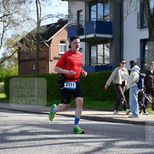 12.04.2026 - 45. Internationalen Wilhelmsburger Insellauf J. Mangold http://msf.ph/oto/9456529 12.04.2026 10:30:26 Ziel 3081, 3958, 4340, 2317, 5841, 5236, 4713, 2323, 4787, 3095, 3016, 3016, 2831, 5811, 2325, 5661 meine-sportfotos.de