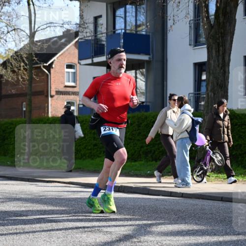12.04.2026 - 45. Internationalen Wilhelmsburger Insellauf J. Mangold http://msf.ph/oto/9456531 12.04.2026 10:30:26 Ziel 3081, 3958, 4340, 2317, 5841, 5236, 4713, 2323, 4787, 3095, 3016, 3016, 2831, 5811, 2325, 5661 meine-sportfotos.de