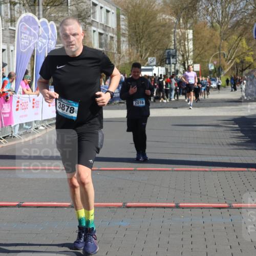 12.04.2026 - 45. Internationalen Wilhelmsburger Insellauf Strokosch-Dieckow http://msf.ph/oto/9456536 12.04.2026 11:03:07 Ziel 2122, 3878, 2016 meine-sportfotos.de