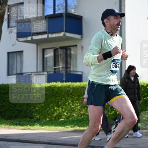 12.04.2026 - 45. Internationalen Wilhelmsburger Insellauf J. Mangold http://msf.ph/oto/9456544 12.04.2026 10:30:30 Ziel 3958, 4340, 2317, 5841, 5236, 4713, 2323, 4787, 3095, 3016, 2831, 5811, 5811, 2325, 5661, 4766 meine-sportfotos.de