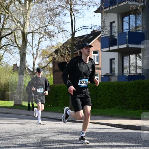 12.04.2026 - 45. Internationalen Wilhelmsburger Insellauf J. Mangold http://msf.ph/oto/9456552 12.04.2026 10:30:37 Ziel 5841, 5236, 4713, 2323, 4787, 3095, 3016, 2831, 5811, 2325, 5661, 4766, 4329, 4212, 5526 meine-sportfotos.de
