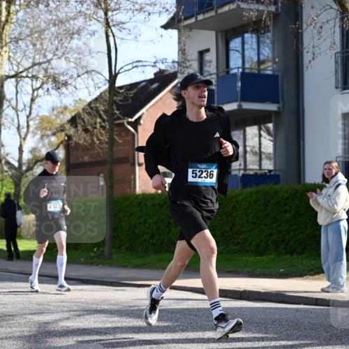 12.04.2026 - 45. Internationalen Wilhelmsburger Insellauf J. Mangold http://msf.ph/oto/9456556 12.04.2026 10:30:37 Ziel 5841, 5236, 4713, 2323, 4787, 3095, 3016, 2831, 5811, 2325, 5661, 4766, 4329, 4212, 5526 meine-sportfotos.de