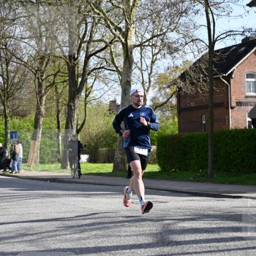 12.04.2026 - 45. Internationalen Wilhelmsburger Insellauf J. Mangold http://msf.ph/oto/9456559 12.04.2026 10:30:38 Ziel 5841, 5236, 4713, 2323, 4787, 3095, 3016, 3016, 2831, 5811, 2325, 5661, 4766, 4329, 4212, 5526, 2284 meine-sportfotos.de