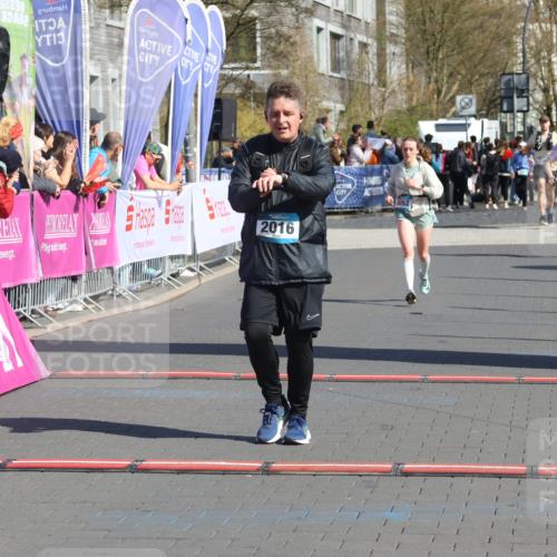 12.04.2026 - 45. Internationalen Wilhelmsburger Insellauf Strokosch-Dieckow http://msf.ph/oto/9456578 12.04.2026 11:03:10 Ziel 3878, 2016, 3052 meine-sportfotos.de