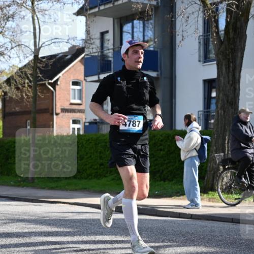 12.04.2026 - 45. Internationalen Wilhelmsburger Insellauf J. Mangold http://msf.ph/oto/9456591 12.04.2026 10:30:50 Ziel 4787, 3095, 3016, 2831, 5811, 2325, 5661, 4766, 4329, 4212, 5526, 2284, 2284, 3584, 3619 meine-sportfotos.de