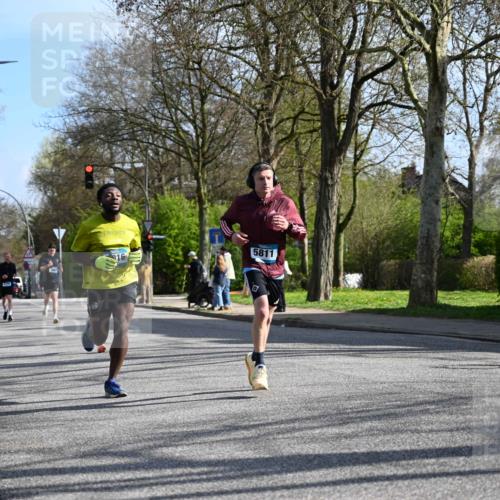 12.04.2026 - 45. Internationalen Wilhelmsburger Insellauf J. Mangold http://msf.ph/oto/9456609 12.04.2026 10:30:55 Ziel 4787, 3095, 3016, 2831, 5811, 2325, 5661, 4766, 4329, 4212, 5526, 2284, 3584, 3619, 3634, 2780 meine-sportfotos.de