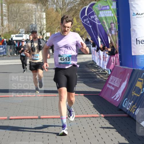 12.04.2026 - 45. Internationalen Wilhelmsburger Insellauf Strokosch-Dieckow http://msf.ph/oto/9456611 12.04.2026 11:03:17 Ziel 3052, 4513, 2168 meine-sportfotos.de