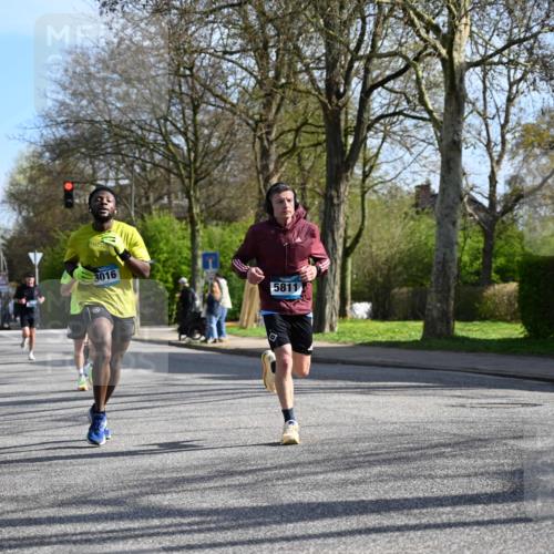 12.04.2026 - 45. Internationalen Wilhelmsburger Insellauf J. Mangold http://msf.ph/oto/9456612 12.04.2026 10:30:55 Ziel 4787, 3095, 3016, 2831, 5811, 2325, 5661, 4766, 4329, 4212, 5526, 2284, 3584, 3619, 3634, 2780 meine-sportfotos.de