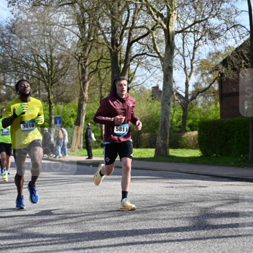 12.04.2026 - 45. Internationalen Wilhelmsburger Insellauf J. Mangold http://msf.ph/oto/9456619 12.04.2026 10:30:56 Ziel 4787, 3095, 3016, 2831, 5811, 2325, 5661, 4766, 4329, 4212, 5526, 2284, 3584, 3619, 3634, 2780 meine-sportfotos.de