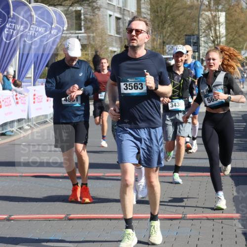12.04.2026 - 45. Internationalen Wilhelmsburger Insellauf Strokosch-Dieckow http://msf.ph/oto/9456628 12.04.2026 10:46:07 Ziel 5325, 3653, 4139, 4531, 5694, 2216, 3430, 5594, 4481, 4682 meine-sportfotos.de