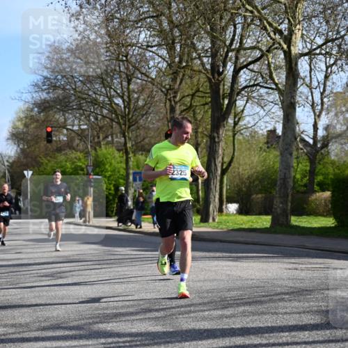 12.04.2026 - 45. Internationalen Wilhelmsburger Insellauf J. Mangold http://msf.ph/oto/9456640 12.04.2026 10:30:58 Ziel 3095, 3016, 2831, 5811, 2325, 5661, 4766, 4329, 4212, 5526, 2284, 3584, 3584, 3619, 3634, 2780, 5653, 3706 meine-sportfotos.de