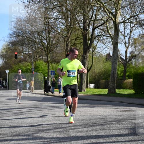 12.04.2026 - 45. Internationalen Wilhelmsburger Insellauf J. Mangold http://msf.ph/oto/9456642 12.04.2026 10:30:58 Ziel 3095, 3016, 2831, 5811, 2325, 5661, 4766, 4329, 4212, 5526, 2284, 3584, 3584, 3619, 3634, 2780, 5653, 3706 meine-sportfotos.de