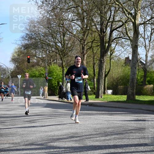12.04.2026 - 45. Internationalen Wilhelmsburger Insellauf J. Mangold http://msf.ph/oto/9456658 12.04.2026 10:31:01 Ziel 3016, 2831, 5811, 2325, 5661, 4766, 4329, 4212, 5526, 2284, 3584, 3619, 3634, 2780, 5653, 3706 meine-sportfotos.de