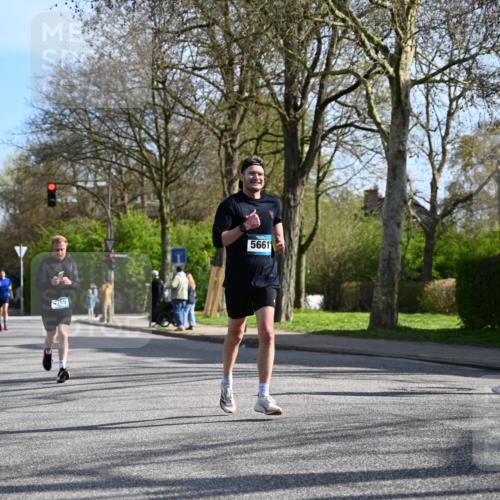 12.04.2026 - 45. Internationalen Wilhelmsburger Insellauf J. Mangold http://msf.ph/oto/9456666 12.04.2026 10:31:01 Ziel 3016, 2831, 5811, 2325, 5661, 4766, 4329, 4212, 5526, 2284, 3584, 3619, 3634, 2780, 5653, 3706 meine-sportfotos.de