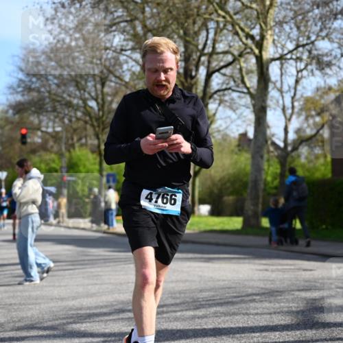 12.04.2026 - 45. Internationalen Wilhelmsburger Insellauf J. Mangold http://msf.ph/oto/9456674 12.04.2026 10:31:05 Ziel 2831, 5811, 2325, 5661, 4766, 4329, 4212, 5526, 2284, 3584, 3619, 3634, 2780, 5653, 3706, 2377 meine-sportfotos.de