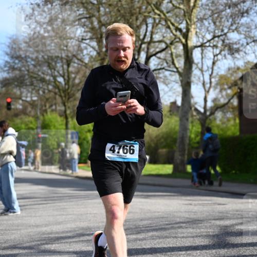 12.04.2026 - 45. Internationalen Wilhelmsburger Insellauf J. Mangold http://msf.ph/oto/9456675 12.04.2026 10:31:05 Ziel 2831, 5811, 2325, 5661, 4766, 4329, 4212, 5526, 2284, 3584, 3619, 3634, 2780, 5653, 3706, 2377 meine-sportfotos.de