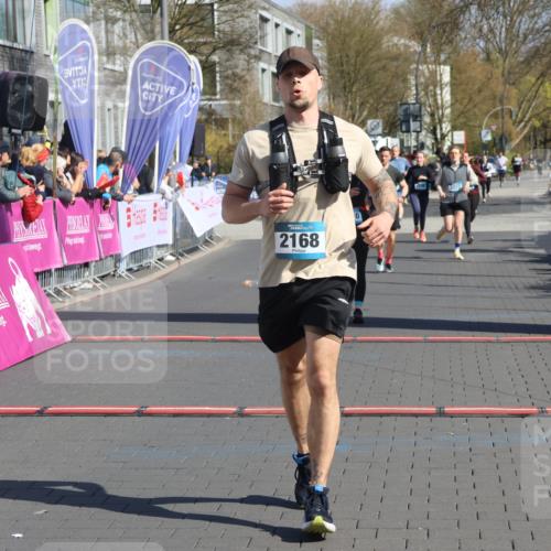 12.04.2026 - 45. Internationalen Wilhelmsburger Insellauf Strokosch-Dieckow http://msf.ph/oto/9456684 12.04.2026 11:03:21 Ziel 2168, 3910, 3700 meine-sportfotos.de
