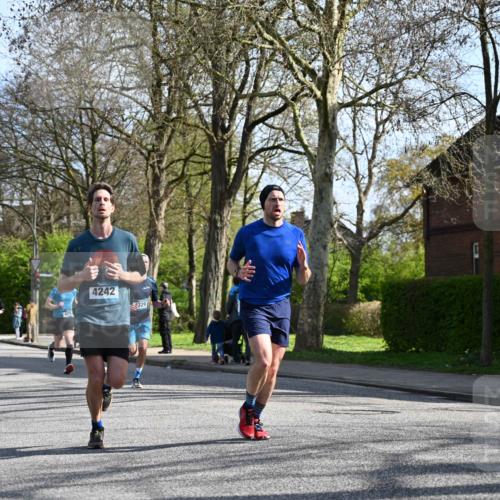 12.04.2026 - 45. Internationalen Wilhelmsburger Insellauf J. Mangold http://msf.ph/oto/9456685 12.04.2026 10:31:11 Ziel 2325, 5661, 4766, 4329, 4212, 5526, 2284, 3584, 3619, 3619, 3634, 2780, 5653, 3706, 2377 meine-sportfotos.de
