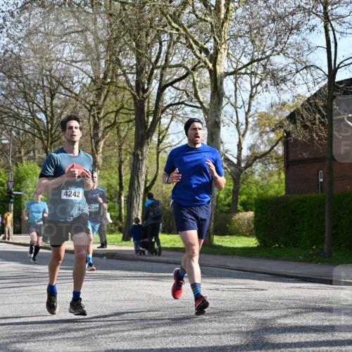 12.04.2026 - 45. Internationalen Wilhelmsburger Insellauf J. Mangold http://msf.ph/oto/9456688 12.04.2026 10:31:11 Ziel 2325, 5661, 4766, 4329, 4212, 5526, 2284, 3584, 3619, 3619, 3634, 2780, 5653, 3706, 2377 meine-sportfotos.de