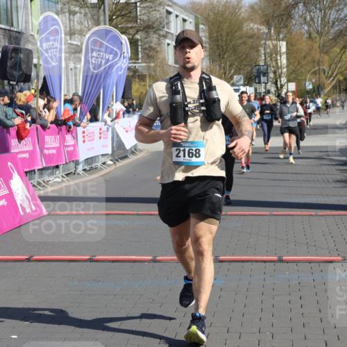 12.04.2026 - 45. Internationalen Wilhelmsburger Insellauf Strokosch-Dieckow http://msf.ph/oto/9456694 12.04.2026 11:03:21 Ziel 2168, 3910, 3700 meine-sportfotos.de