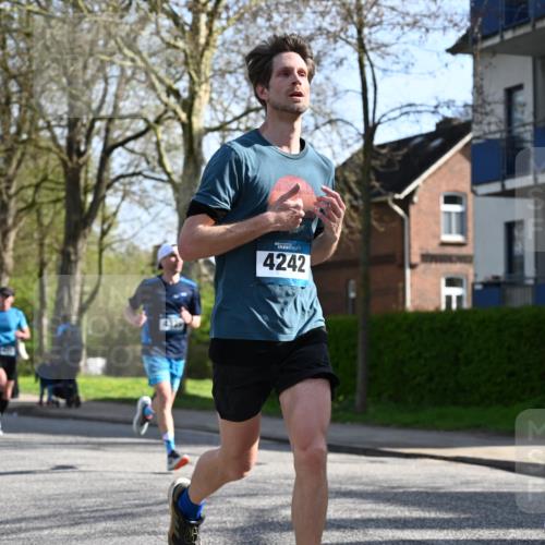12.04.2026 - 45. Internationalen Wilhelmsburger Insellauf J. Mangold http://msf.ph/oto/9456705 12.04.2026 10:31:13 Ziel 5661, 4766, 4329, 4212, 5526, 2284, 3584, 3619, 3634, 2780, 5653, 3706, 2377, 4791 meine-sportfotos.de