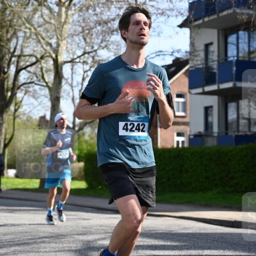 12.04.2026 - 45. Internationalen Wilhelmsburger Insellauf J. Mangold http://msf.ph/oto/9456708 12.04.2026 10:31:13 Ziel 5661, 4766, 4329, 4212, 5526, 2284, 3584, 3619, 3634, 2780, 5653, 3706, 2377, 4791 meine-sportfotos.de