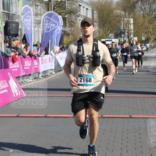 12.04.2026 - 45. Internationalen Wilhelmsburger Insellauf Strokosch-Dieckow http://msf.ph/oto/9456712 12.04.2026 11:03:21 Ziel 2168, 3910, 3700 meine-sportfotos.de