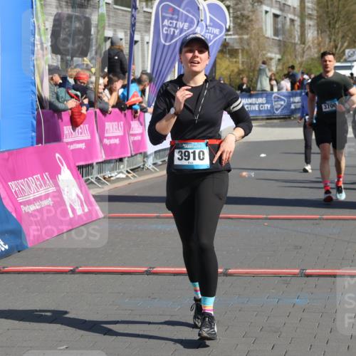 12.04.2026 - 45. Internationalen Wilhelmsburger Insellauf Strokosch-Dieckow http://msf.ph/oto/9456727 12.04.2026 11:03:23 Ziel 2168, 3910, 3700, 3716, 3223, 4246 meine-sportfotos.de