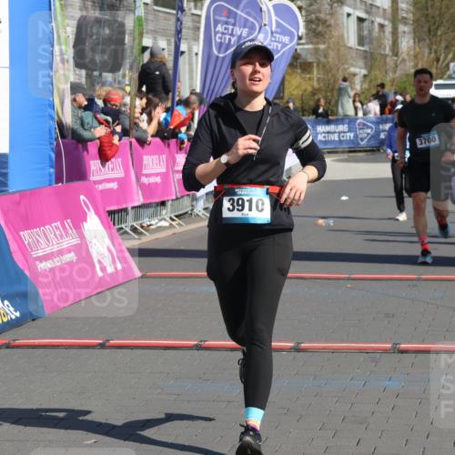 12.04.2026 - 45. Internationalen Wilhelmsburger Insellauf Strokosch-Dieckow http://msf.ph/oto/9456741 12.04.2026 11:03:24 Ziel 3910, 3700, 3716, 3223, 4246 meine-sportfotos.de