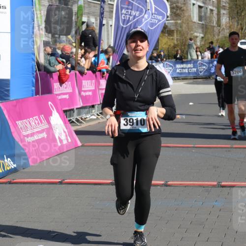 12.04.2026 - 45. Internationalen Wilhelmsburger Insellauf Strokosch-Dieckow http://msf.ph/oto/9456758 12.04.2026 11:03:24 Ziel 3910, 3700, 3716, 3223, 4246 meine-sportfotos.de