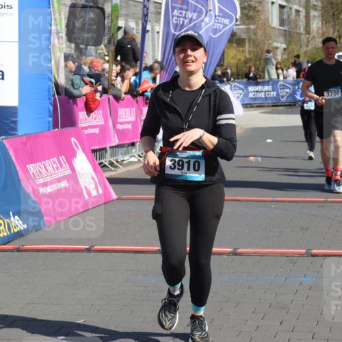 12.04.2026 - 45. Internationalen Wilhelmsburger Insellauf Strokosch-Dieckow http://msf.ph/oto/9456766 12.04.2026 11:03:24 Ziel 3910, 3700, 3716, 3223, 4246 meine-sportfotos.de