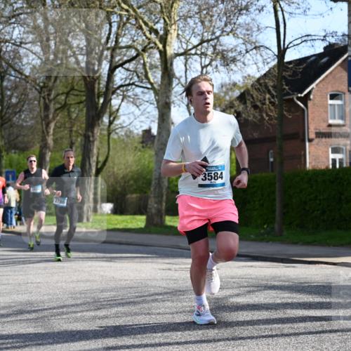 12.04.2026 - 45. Internationalen Wilhelmsburger Insellauf J. Mangold http://msf.ph/oto/9456780 12.04.2026 10:31:28 Ziel 3584, 3619, 3634, 2780, 5653, 3706, 2377, 4791, 5522, 4844, 3666, 3905 meine-sportfotos.de