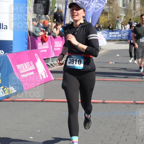 12.04.2026 - 45. Internationalen Wilhelmsburger Insellauf Strokosch-Dieckow http://msf.ph/oto/9456787 12.04.2026 11:03:24 Ziel 3910, 3700, 3716, 3223, 4246 meine-sportfotos.de