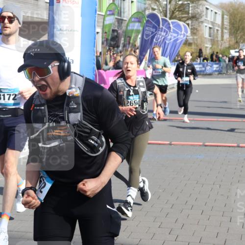 12.04.2026 - 45. Internationalen Wilhelmsburger Insellauf Strokosch-Dieckow http://msf.ph/oto/9456809 12.04.2026 10:46:23 Ziel 3172, 2691, 3256, 3848, 3849, 5690, 4182 meine-sportfotos.de