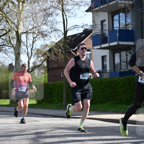 12.04.2026 - 45. Internationalen Wilhelmsburger Insellauf J. Mangold http://msf.ph/oto/9456816 12.04.2026 10:31:31 Ziel 3584, 3619, 3634, 2780, 5653, 3706, 2377, 4791, 5522, 4844, 3666, 3905, 5449 meine-sportfotos.de