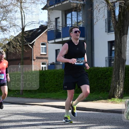 12.04.2026 - 45. Internationalen Wilhelmsburger Insellauf J. Mangold http://msf.ph/oto/9456824 12.04.2026 10:31:32 Ziel 3584, 3619, 3634, 2780, 5653, 3706, 2377, 4791, 5522, 5522, 4844, 3666, 3905, 5449 meine-sportfotos.de