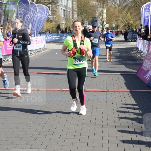 12.04.2026 - 45. Internationalen Wilhelmsburger Insellauf Strokosch-Dieckow http://msf.ph/oto/9456830 12.04.2026 10:46:24 Ziel 3172, 2691, 3256, 3848, 3849, 5690, 4182, 2460 meine-sportfotos.de