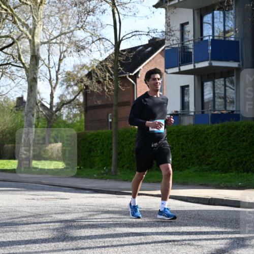 12.04.2026 - 45. Internationalen Wilhelmsburger Insellauf J. Mangold http://msf.ph/oto/9456878 12.04.2026 10:31:39 Ziel 3634, 2780, 5653, 3706, 2377, 4791, 5522, 4844, 3666, 3666, 3905, 5449, 4554 meine-sportfotos.de