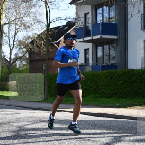 12.04.2026 - 45. Internationalen Wilhelmsburger Insellauf J. Mangold http://msf.ph/oto/9456895 12.04.2026 10:31:56 Ziel 4791, 5522, 4844, 3666, 3905, 5449, 4554, 4378, 3675, 3876, 3506, 4370, 3983, 3114 meine-sportfotos.de