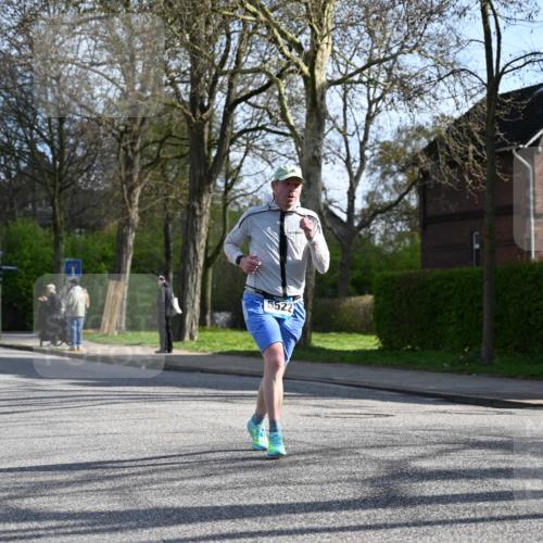 12.04.2026 - 45. Internationalen Wilhelmsburger Insellauf J. Mangold http://msf.ph/oto/9456907 12.04.2026 10:31:59 Ziel 4791, 5522, 4844, 3666, 3905, 5449, 4554, 4378, 3675, 3876, 3506, 4370, 3983, 3114, 4150 meine-sportfotos.de