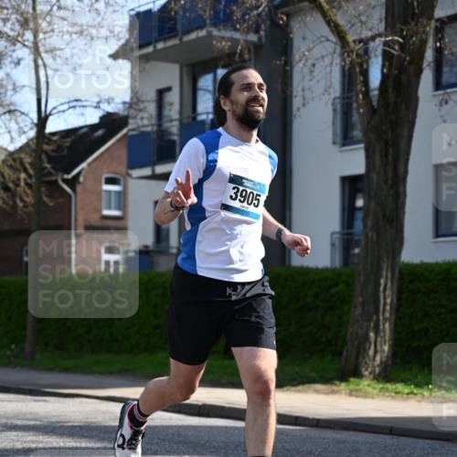 12.04.2026 - 45. Internationalen Wilhelmsburger Insellauf J. Mangold http://msf.ph/oto/9456931 12.04.2026 10:32:05 Ziel 5522, 4844, 3666, 3905, 5449, 4554, 4378, 4378, 3675, 3876, 3506, 4370, 3983, 3114, 3983, 3114, 4150, 3296, 3323, 5639, 2071 meine-sportfotos.de