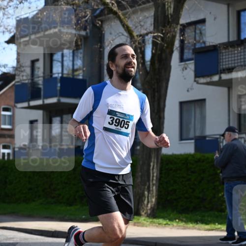 12.04.2026 - 45. Internationalen Wilhelmsburger Insellauf J. Mangold http://msf.ph/oto/9456935 12.04.2026 10:32:05 Ziel 5522, 4844, 3666, 3905, 5449, 4554, 4378, 4378, 3675, 3876, 3506, 4370, 3983, 3114, 3983, 3114, 4150, 3296, 3323, 5639, 2071 meine-sportfotos.de