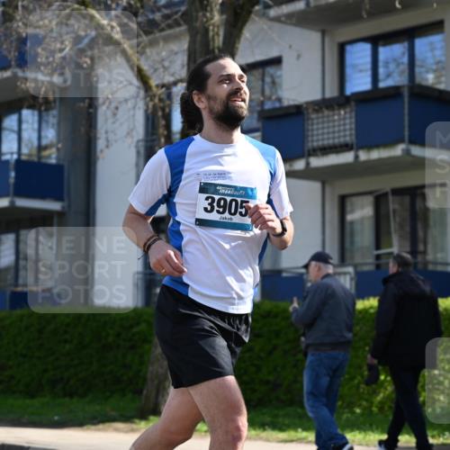 12.04.2026 - 45. Internationalen Wilhelmsburger Insellauf J. Mangold http://msf.ph/oto/9456938 12.04.2026 10:32:05 Ziel 5522, 4844, 3666, 3905, 5449, 4554, 4378, 4378, 3675, 3876, 3506, 4370, 3983, 3114, 3983, 3114, 4150, 3296, 3323, 5639, 2071 meine-sportfotos.de