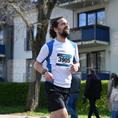 12.04.2026 - 45. Internationalen Wilhelmsburger Insellauf J. Mangold http://msf.ph/oto/9456939 12.04.2026 10:32:05 Ziel 5522, 4844, 3666, 3905, 5449, 4554, 4378, 4378, 3675, 3876, 3506, 4370, 3983, 3114, 3983, 3114, 4150, 3296, 3323, 5639, 2071 meine-sportfotos.de