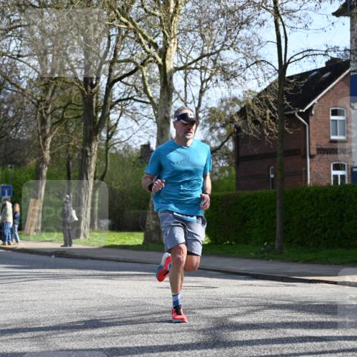 12.04.2026 - 45. Internationalen Wilhelmsburger Insellauf J. Mangold http://msf.ph/oto/9456943 12.04.2026 10:32:07 Ziel 5522, 4844, 3666, 3905, 5449, 4554, 4378, 3675, 3876, 3506, 4370, 3983, 3114, 4150, 3296, 3323, 5639, 2071, 3014 meine-sportfotos.de
