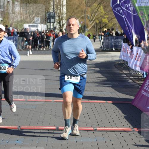 12.04.2026 - 45. Internationalen Wilhelmsburger Insellauf Strokosch-Dieckow http://msf.ph/oto/9456945 12.04.2026 11:03:30 Ziel 3716, 3223, 4246, 4382, 5816 meine-sportfotos.de