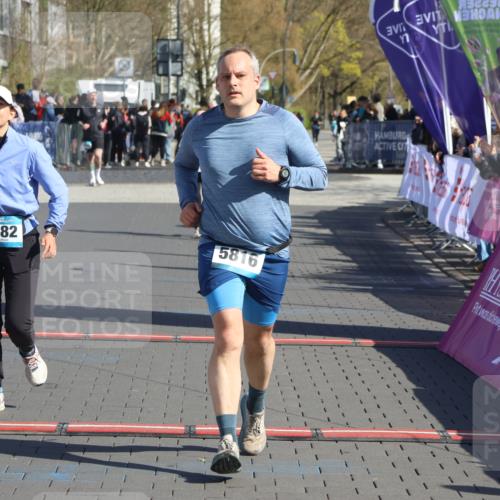 12.04.2026 - 45. Internationalen Wilhelmsburger Insellauf Strokosch-Dieckow http://msf.ph/oto/9456952 12.04.2026 11:03:30 Ziel 3716, 3223, 4246, 4382, 5816 meine-sportfotos.de